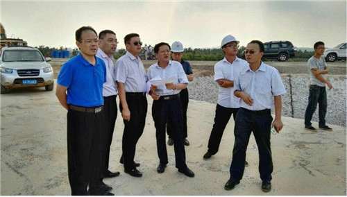 集团公司副总经理王广建主持经理层工作一行检查指导东海岛项目工作